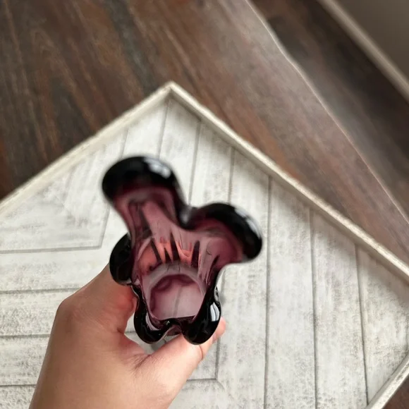 Swung Purple Glass Vase Vintage - Picture 4 of 7